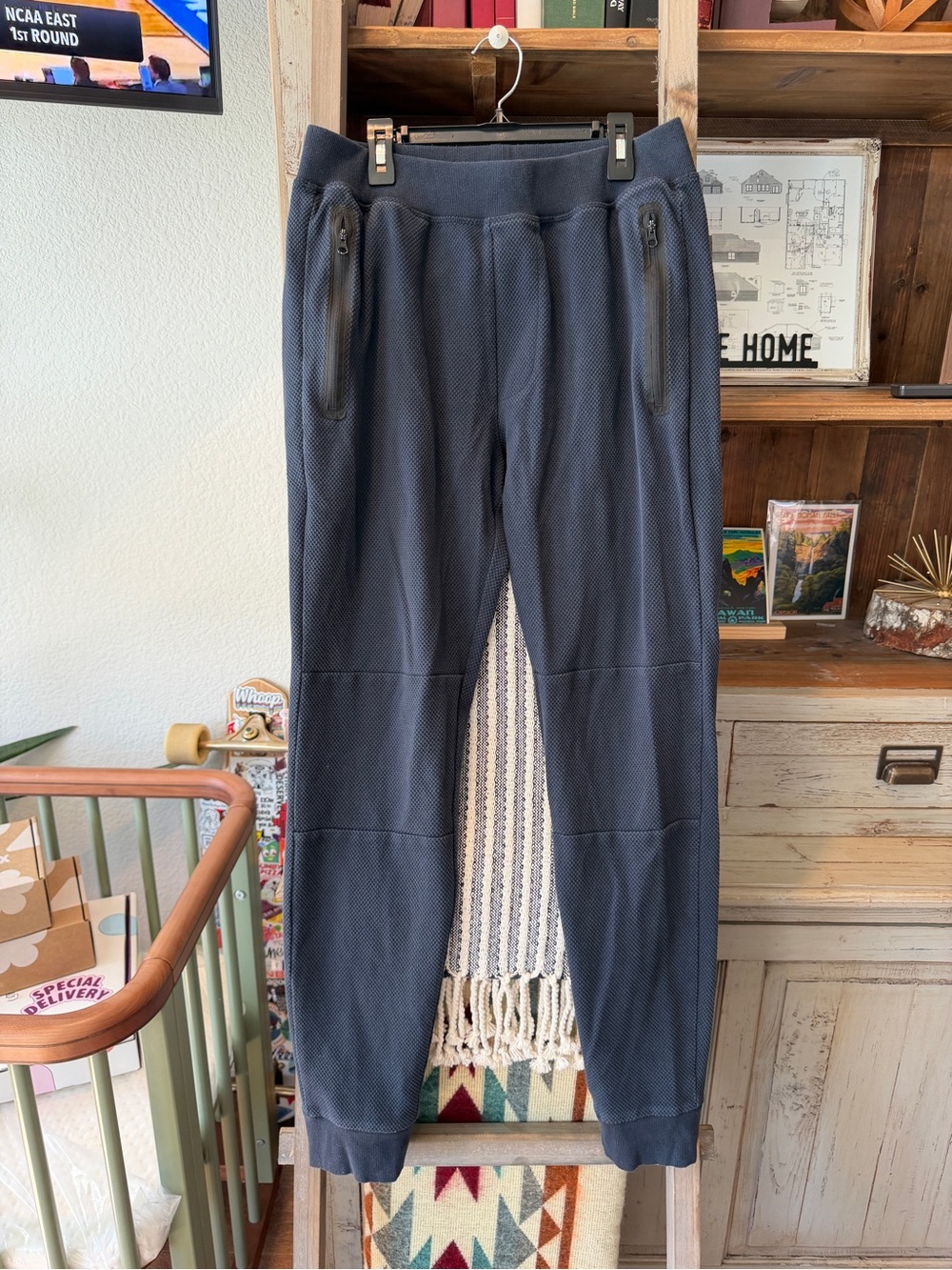 ALO Yoga men’s waffle knit jogger pant size medium